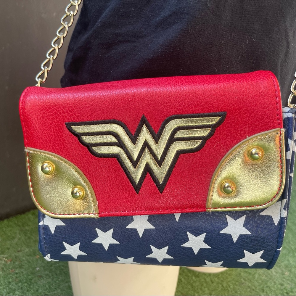 Wonder Woman Cross Body Purse